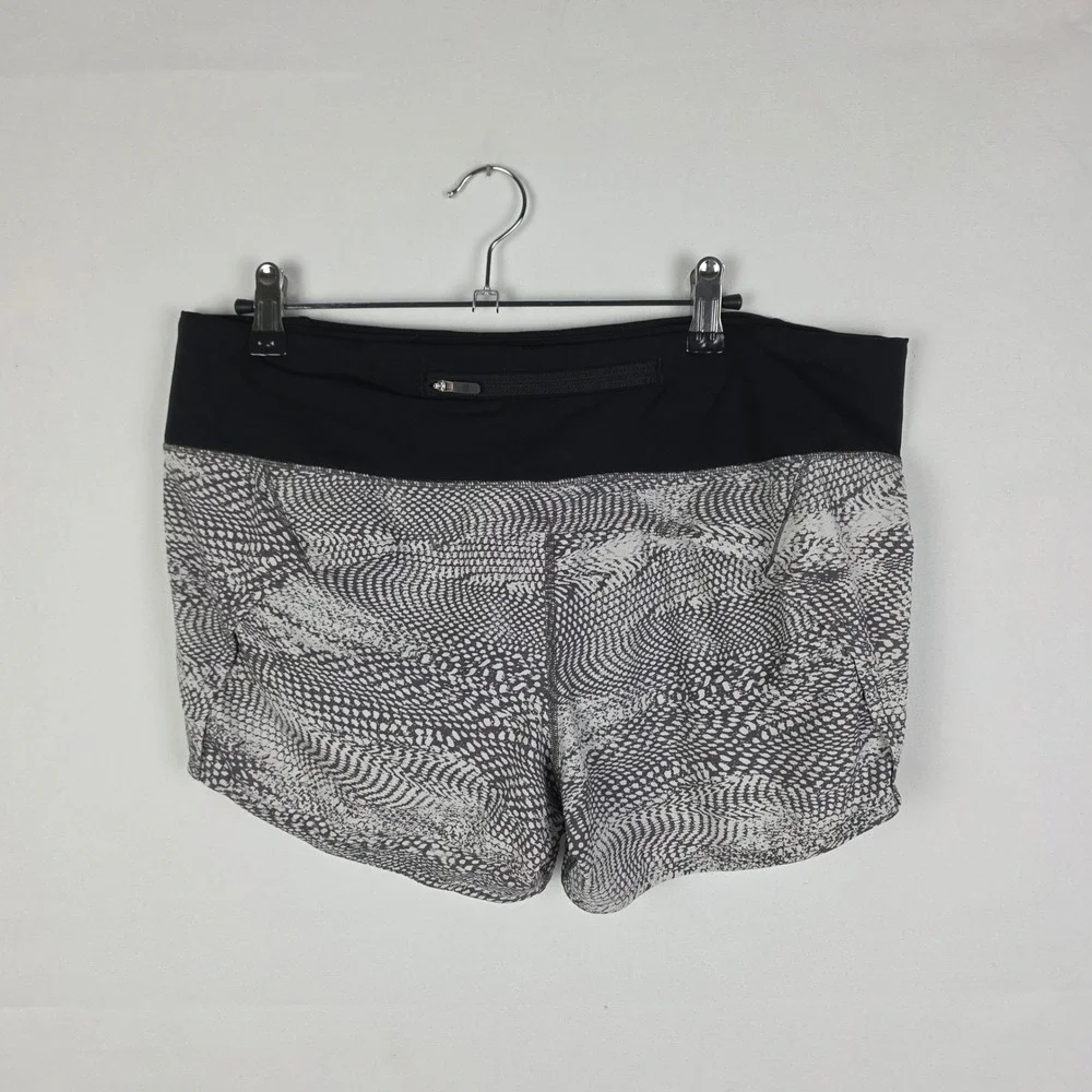 Lululemon Speed Up Shorts‎ Black White Snakeskin Print Size 10 Running Workout